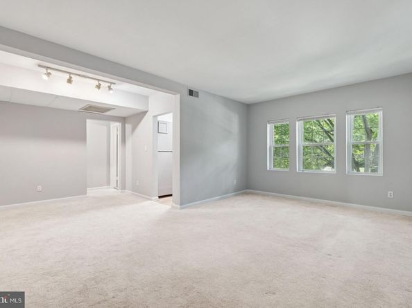 1909 N Rhodes Street 30, Arlington VA 22201