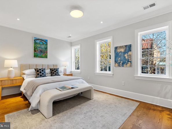 1524 33rd Street NW, Washington DC 20007