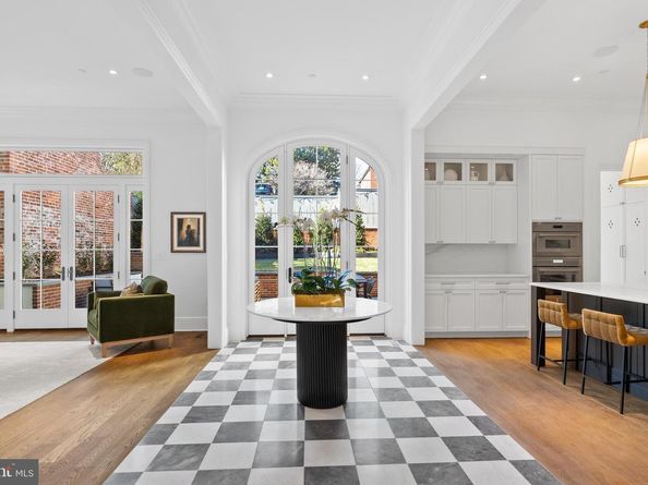 1524 33rd Street NW, Washington DC 20007
