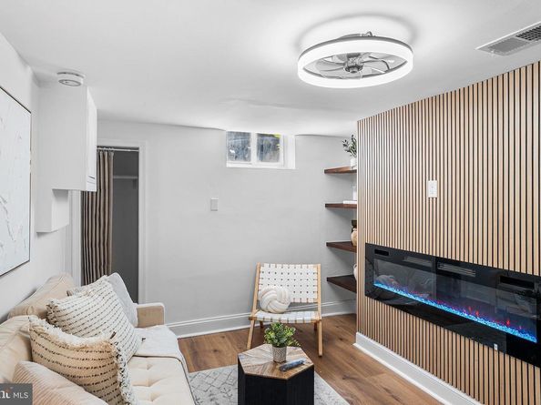 1537 Lombard Street, Philadelphia PA 19146
