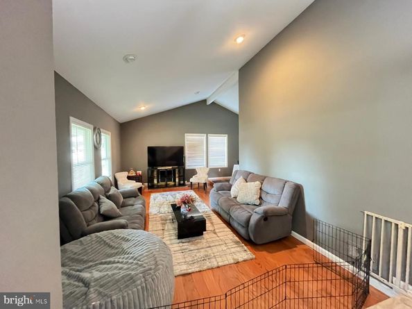 111 Park Hill Lane, Sterling VA 20164