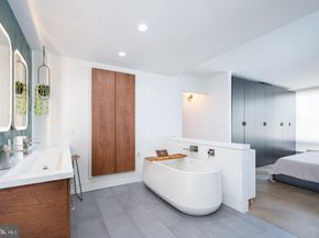 220 Locust Street 2D, Philadelphia PA 19106