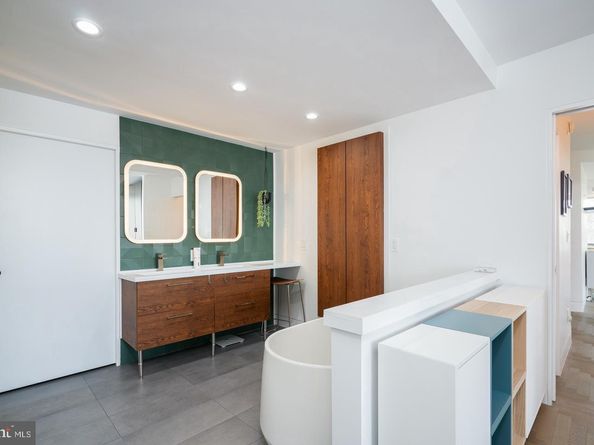 220 Locust Street 2D, Philadelphia PA 19106