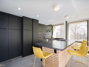 220 Locust Street 2D, Philadelphia PA 19106