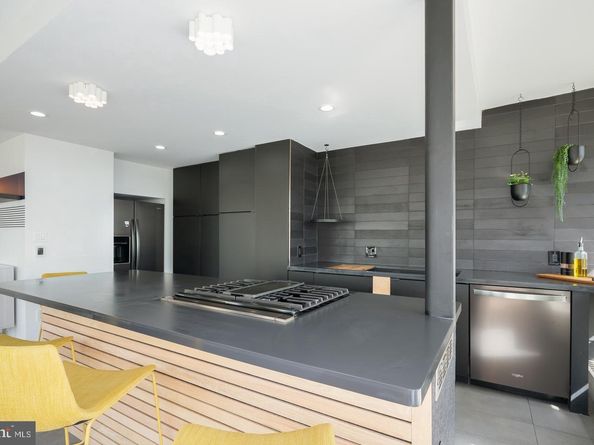 220 Locust Street 2D, Philadelphia PA 19106