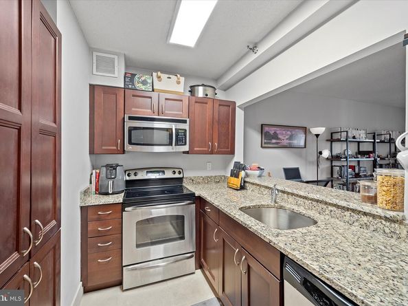 900 N Stafford Street 2016, Arlington VA 22203