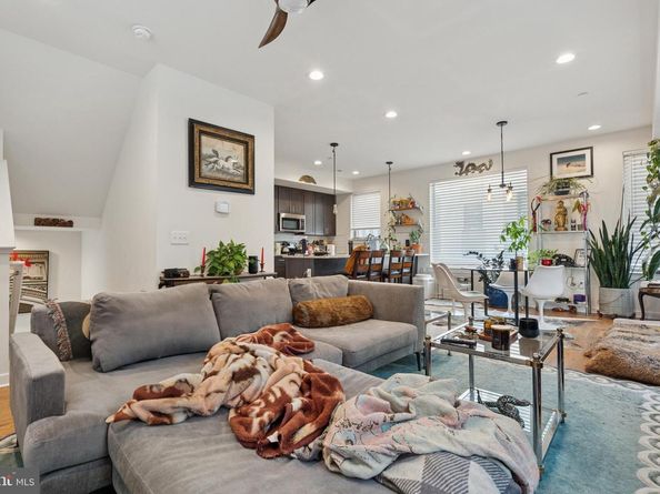2128 Kensington Walk, Philadelphia PA 19125