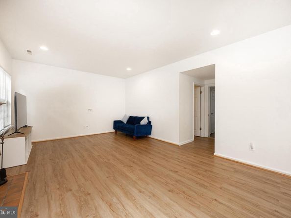 221 Winchester Drive, Horsham PA 19044