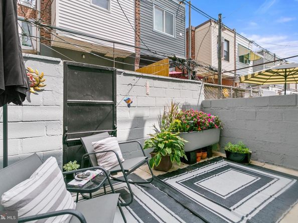 2633 S Iseminger Street, Philadelphia PA 19148