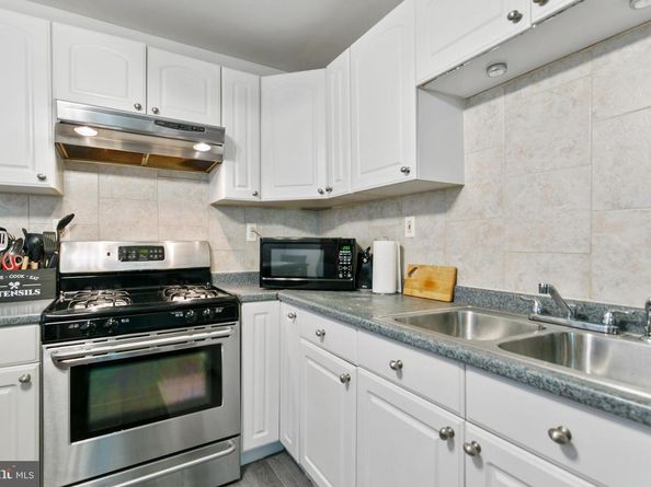 2633 S Iseminger Street, Philadelphia PA 19148