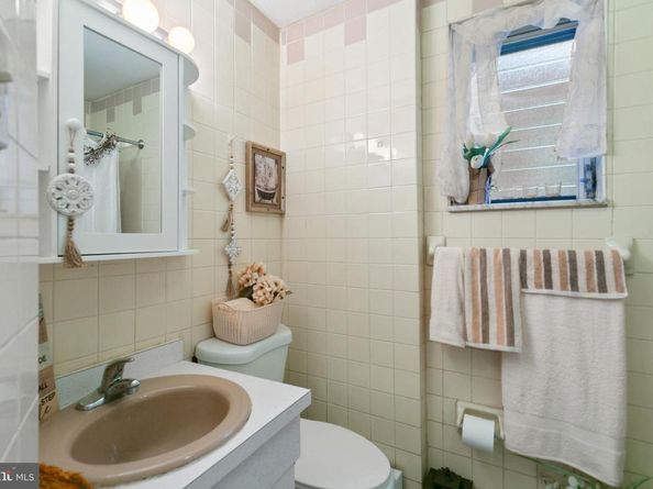 2633 S Iseminger Street, Philadelphia PA 19148