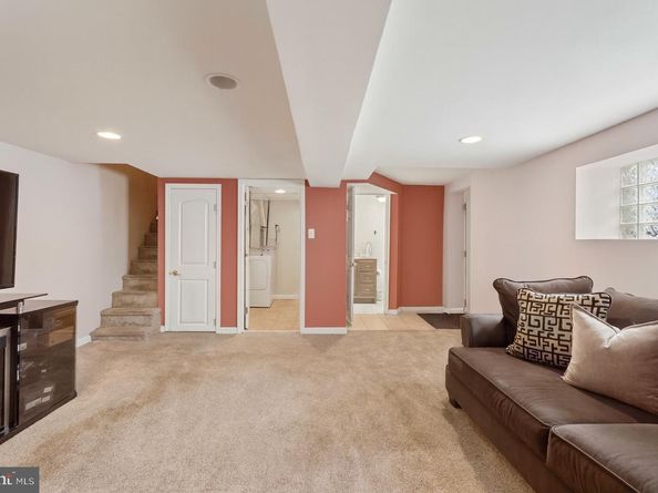 2216 W Cheltenham Avenue, Philadelphia PA 19138