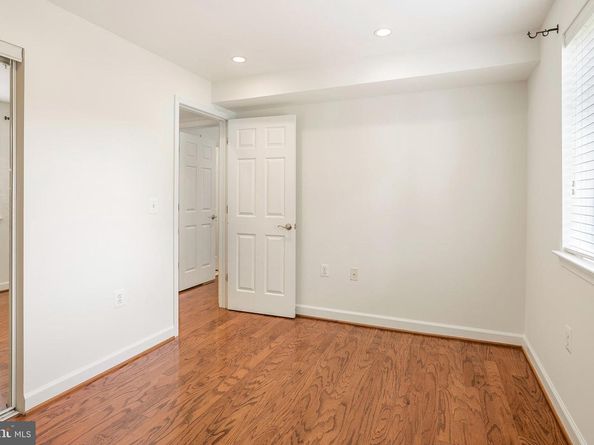 4193 S Four Mile Run Drive 202, Arlington VA 22204