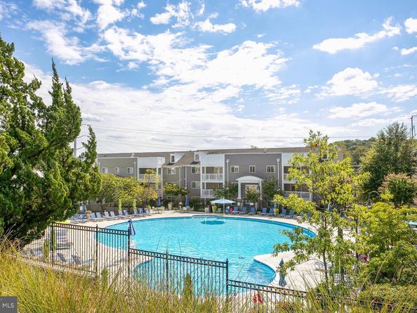 4193 S Four Mile Run Drive 202, Arlington VA 22204