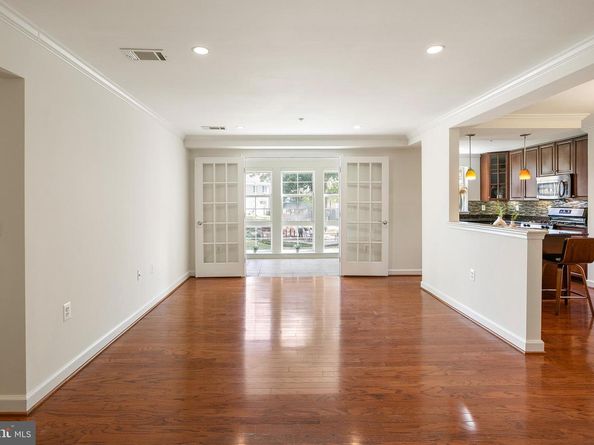 4193 S Four Mile Run Drive 202, Arlington VA 22204