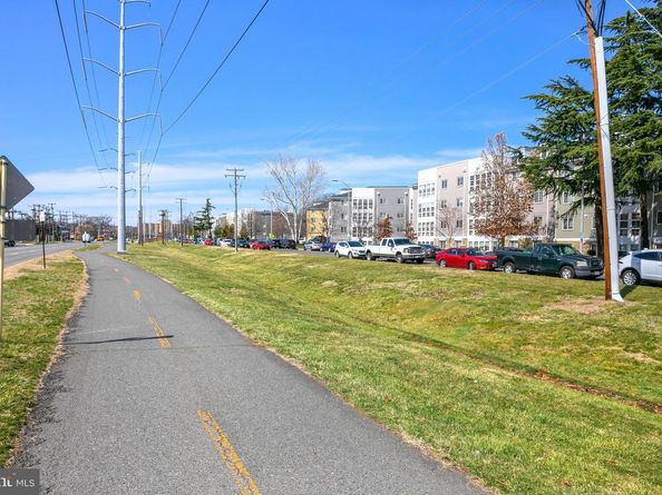 4193 S Four Mile Run Drive 202, Arlington VA 22204
