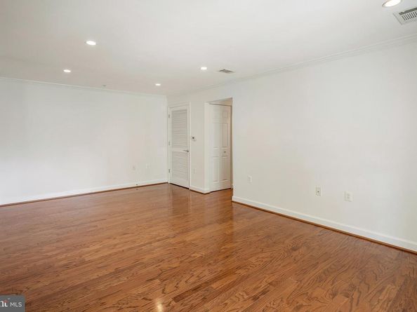 4193 S Four Mile Run Drive 202, Arlington VA 22204