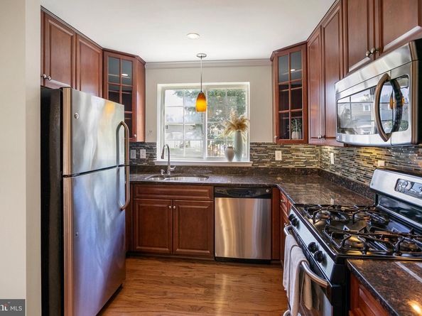 4193 S Four Mile Run Drive 202, Arlington VA 22204