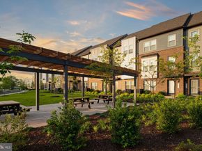 2174 Glacier Road, Herndon VA 20170
