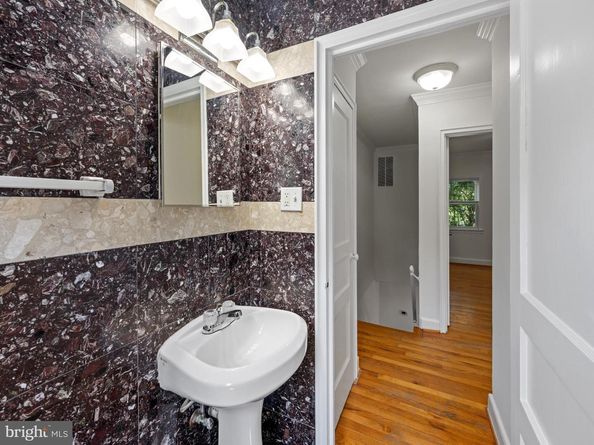 423 Mt Vernon Avenue, Alexandria VA 22301