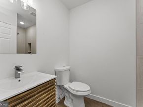 2033 N 9TH Street, Philadelphia PA 19122