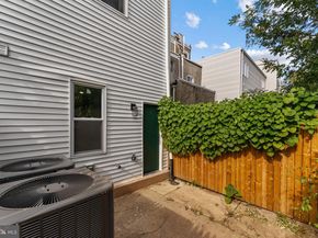 2033 N 9TH Street, Philadelphia PA 19122