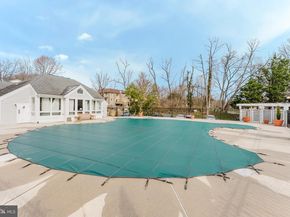 10300 Appalachian Circle 208, Oakton VA 22124