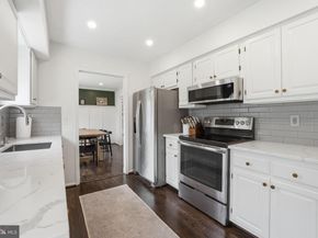 10172 Yorktown Way, Great Falls VA 22066