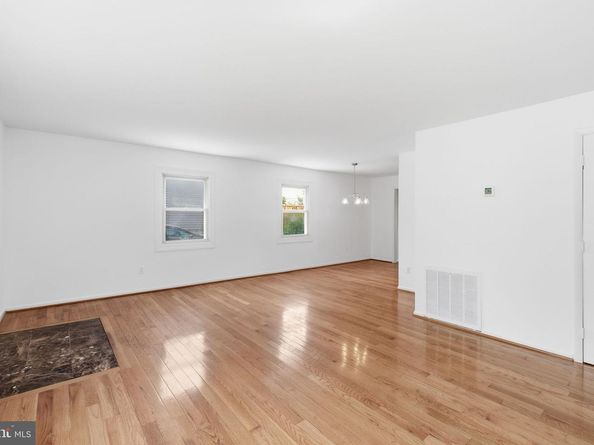 2146 Pimmit Drive, Falls Church VA 22043