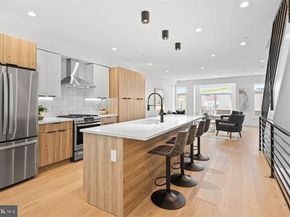 2812 S 9TH Street, Philadelphia PA 19148