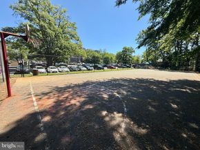 6141 Leesburg Pike 404, Falls Church VA 22041