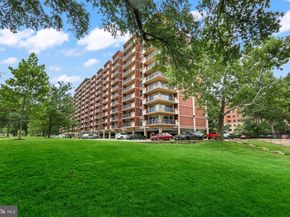 1300 Army Navy Drive 320, Arlington VA 22202