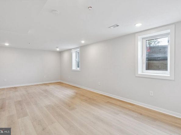 2800 Bridge Street, Philadelphia PA 19137