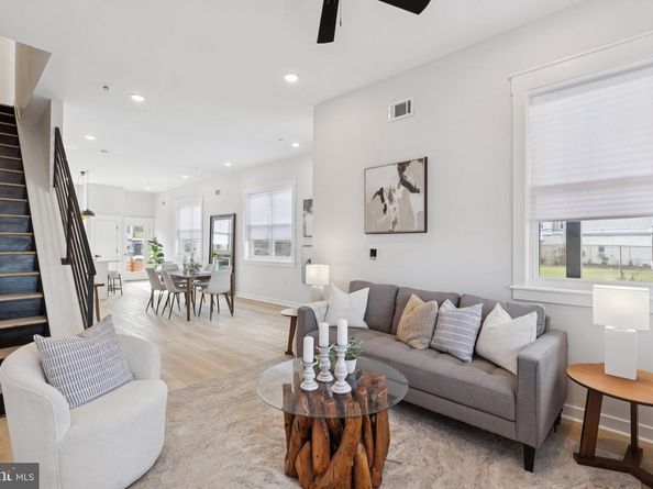 2800 Bridge Street, Philadelphia PA 19137