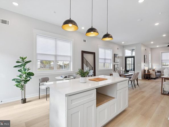 2800 Bridge Street, Philadelphia PA 19137