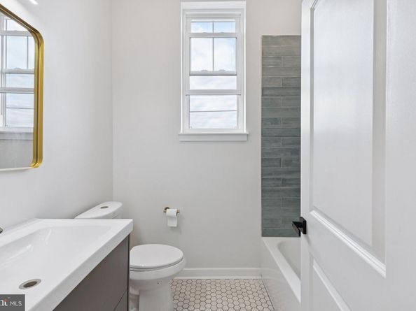 2800 Bridge Street, Philadelphia PA 19137