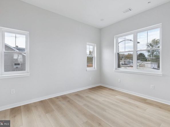 2800 Bridge Street, Philadelphia PA 19137