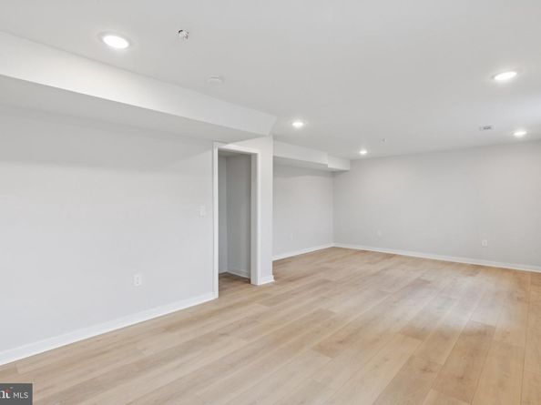 2800 Bridge Street, Philadelphia PA 19137