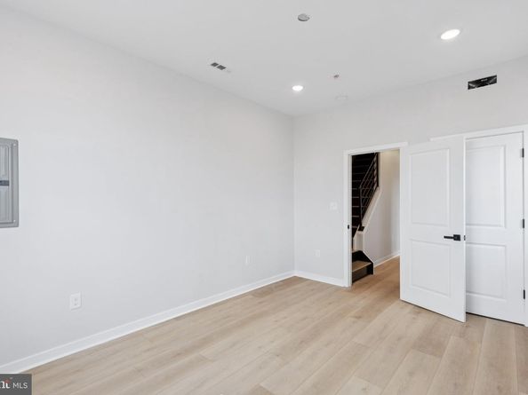 2800 Bridge Street, Philadelphia PA 19137