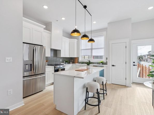 2800 Bridge Street, Philadelphia PA 19137