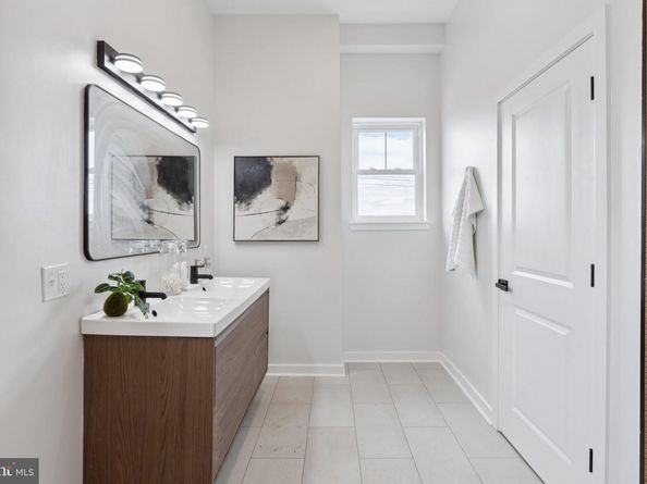 2800 Bridge Street, Philadelphia PA 19137