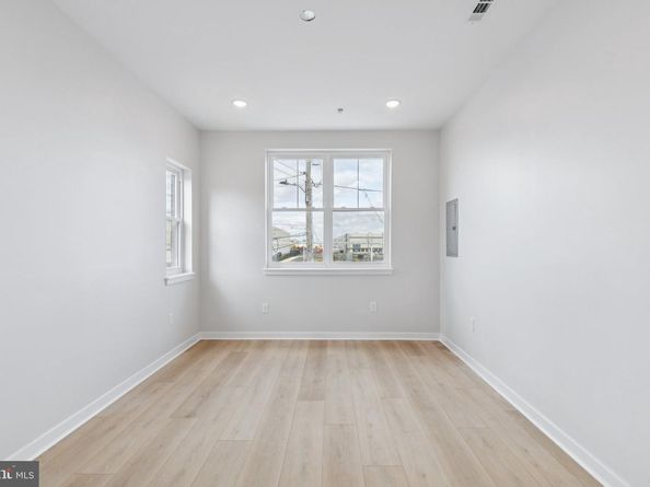 2800 Bridge Street, Philadelphia PA 19137