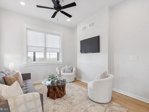 2800 Bridge Street, Philadelphia PA 19137