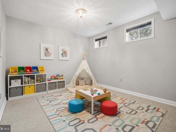 11103 Candlelight Lane, Potomac MD 20854