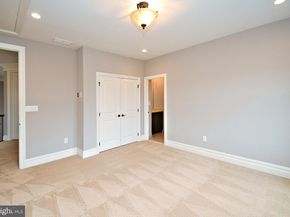 19 Goldney, Newtown PA 18940