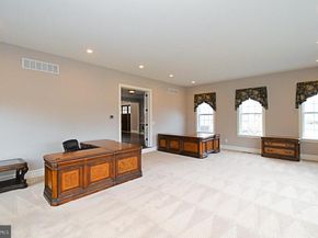 19 Goldney, Newtown PA 18940