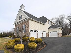 19 Goldney, Newtown PA 18940