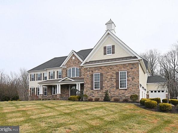 19 Goldney, Newtown PA 18940