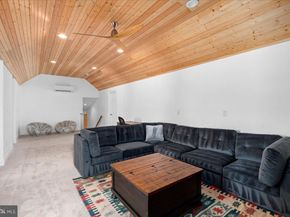 1568 Sackettsford Road, Ivyland PA 18974