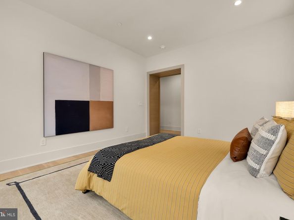 6916 Carmichael Avenue, Bethesda MD 20817